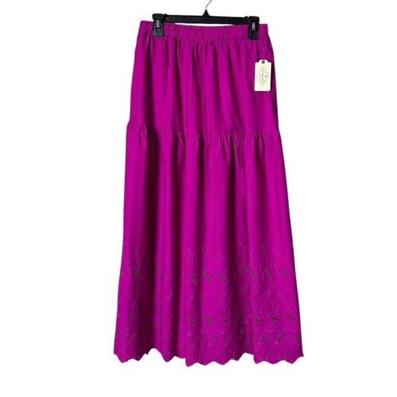 Elegant Magenta Skirt - Picture 1 of 8